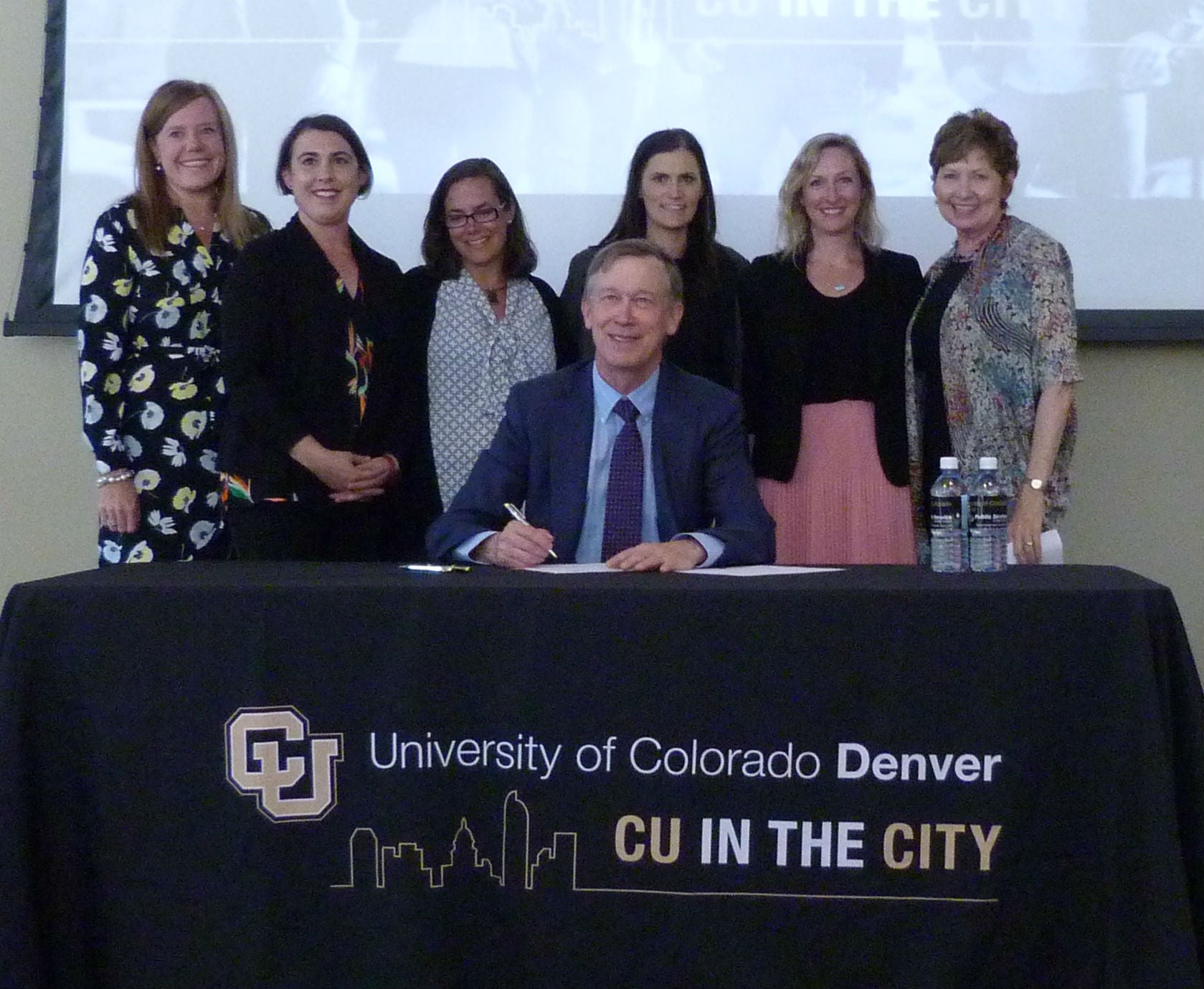 Gov Hickenlooper signs HB 17-1332 Gov Hickenlooper signs HB 17-1332