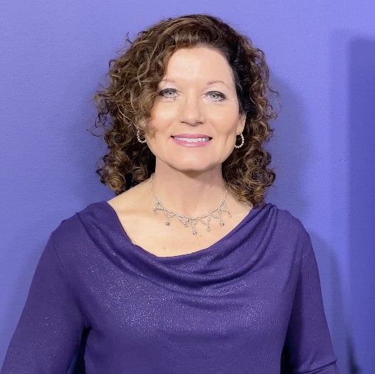 Portrait photo of Kerry Tomlinson